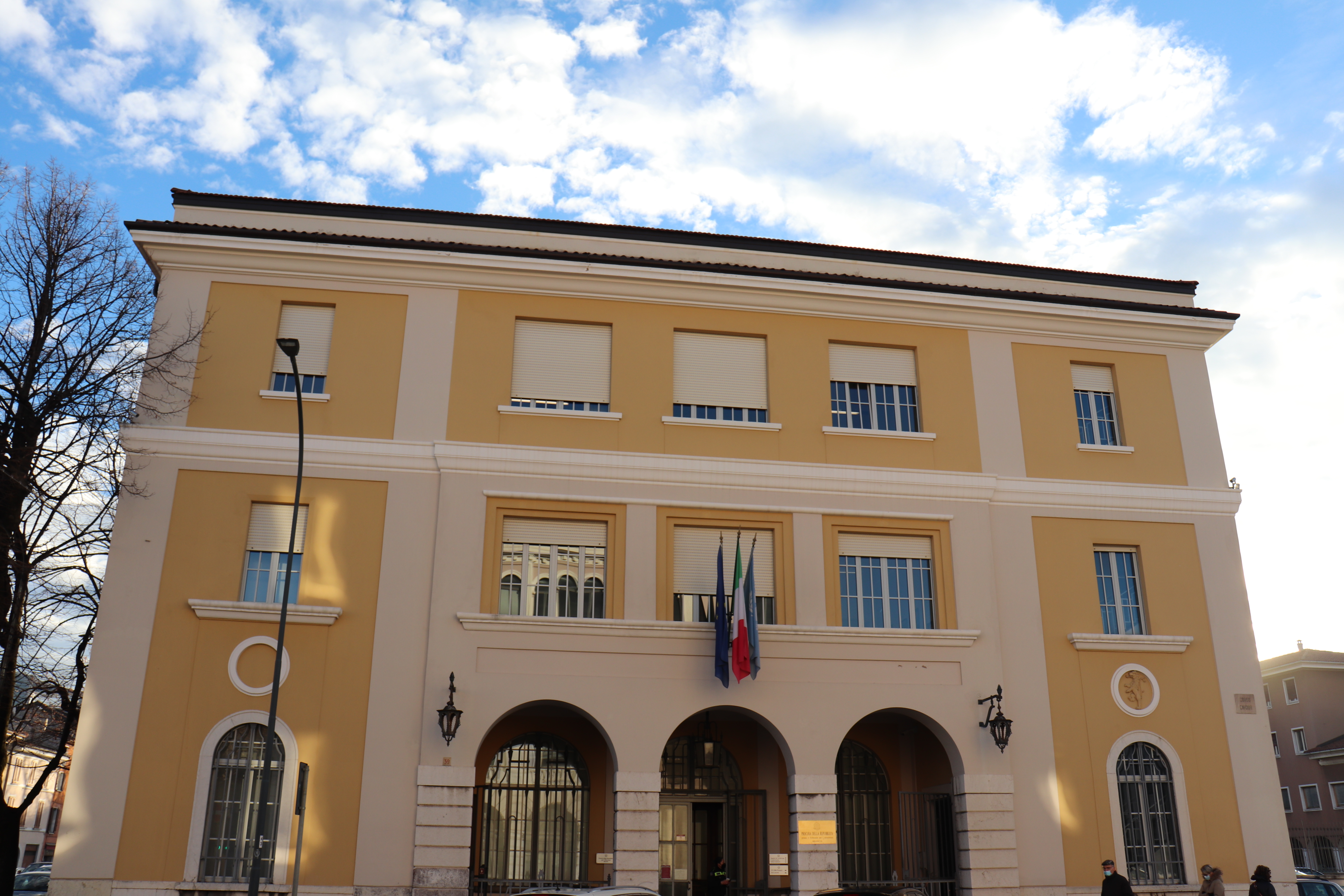 foto procura minorile brescia.JPG